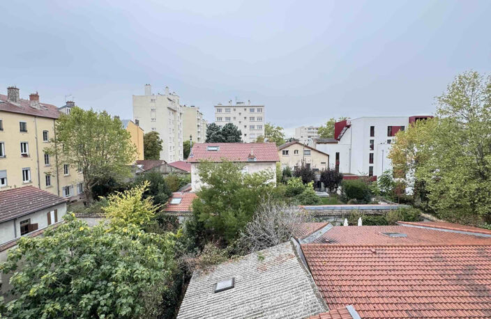 RARE STUDIO À VENDRE LYON 8 MONTPLAISIR AVENUE DES FRÈRES LU — photo 2
