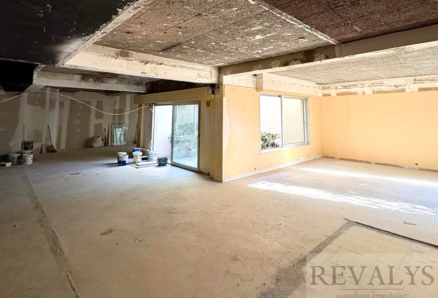 Local commercial — photo 1
