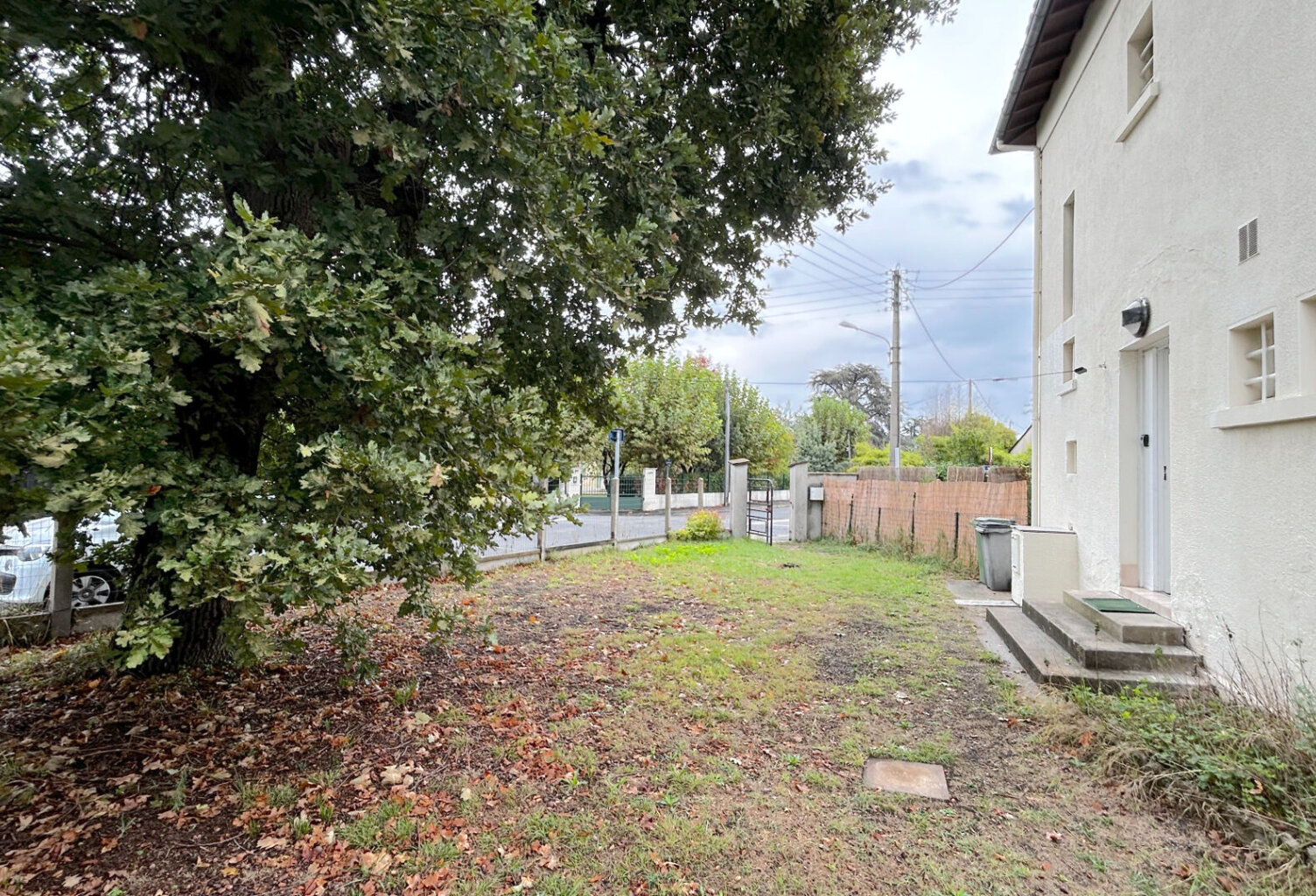 A LOUER APPARTEMENT T2 MEUBLE AVEC JARDIN - PESSAC CENTRE — photo 1