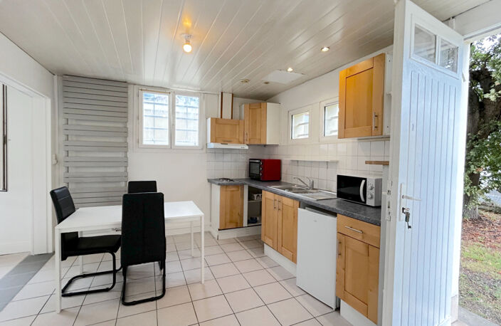 A LOUER APPARTEMENT T2 MEUBLE AVEC JARDIN - PESSAC CENTRE — photo 2