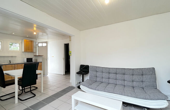 A LOUER APPARTEMENT T2 MEUBLE AVEC JARDIN - PESSAC CENTRE — photo 3