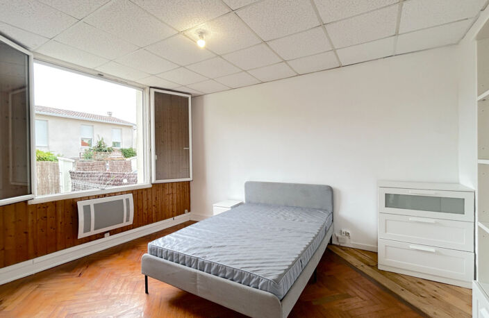 A LOUER APPARTEMENT T2 MEUBLE AVEC JARDIN - PESSAC CENTRE — photo 5