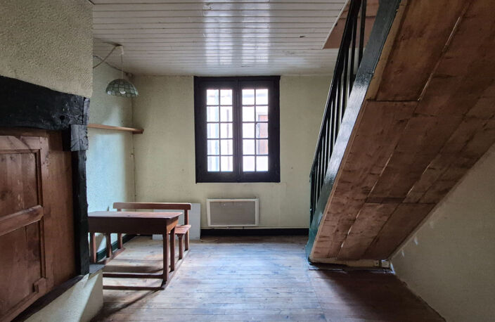 Maison de village, de Type 3, ENTRAYGES SUR TRUYERE — photo 3
