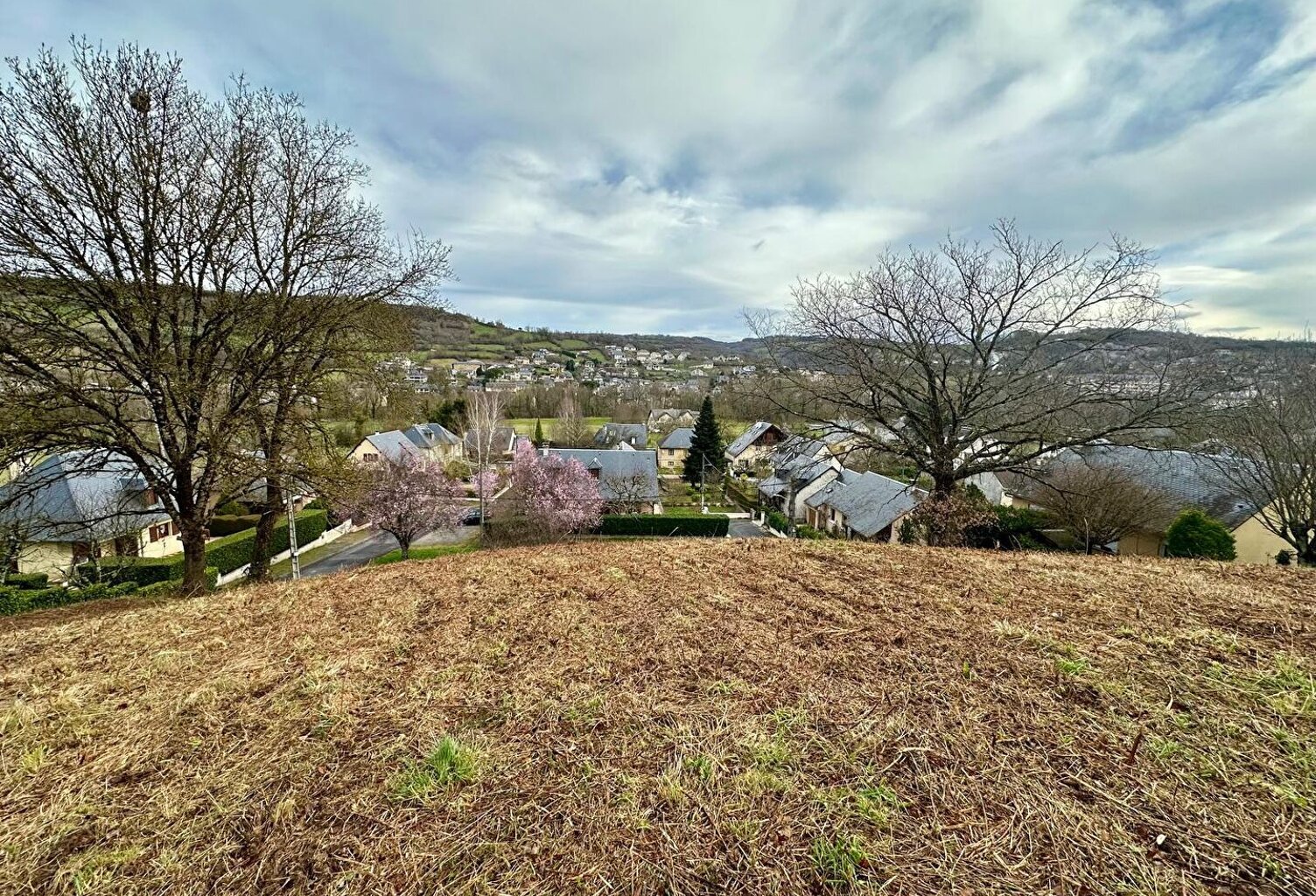 Terrain Espalion 1.300m2 — photo 1