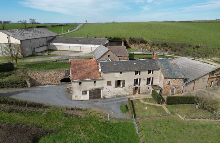 ENSEMBLE IMMOBILIER COMPOSÉ D'UN CORPS DE FERME ET DE 24 HECTARES DE TERRAIN — photo 2