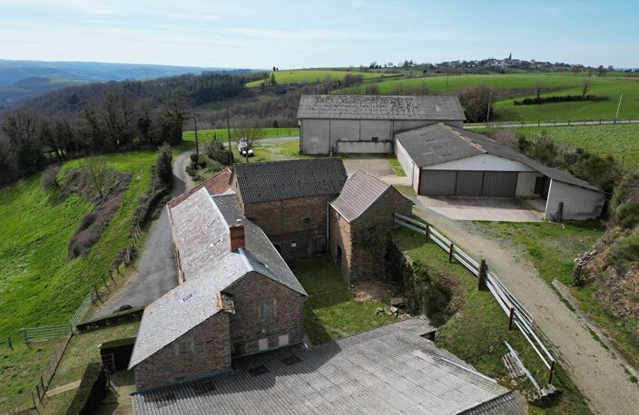 ENSEMBLE IMMOBILIER COMPOSÉ D'UN CORPS DE FERME ET DE 24 HECTARES DE TERRAIN — photo 3