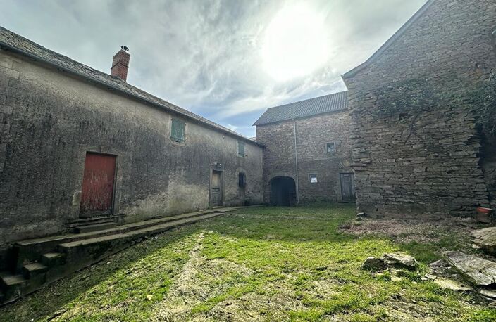 ENSEMBLE IMMOBILIER COMPOSÉ D'UN CORPS DE FERME ET DE 24 HECTARES DE TERRAIN — photo 4