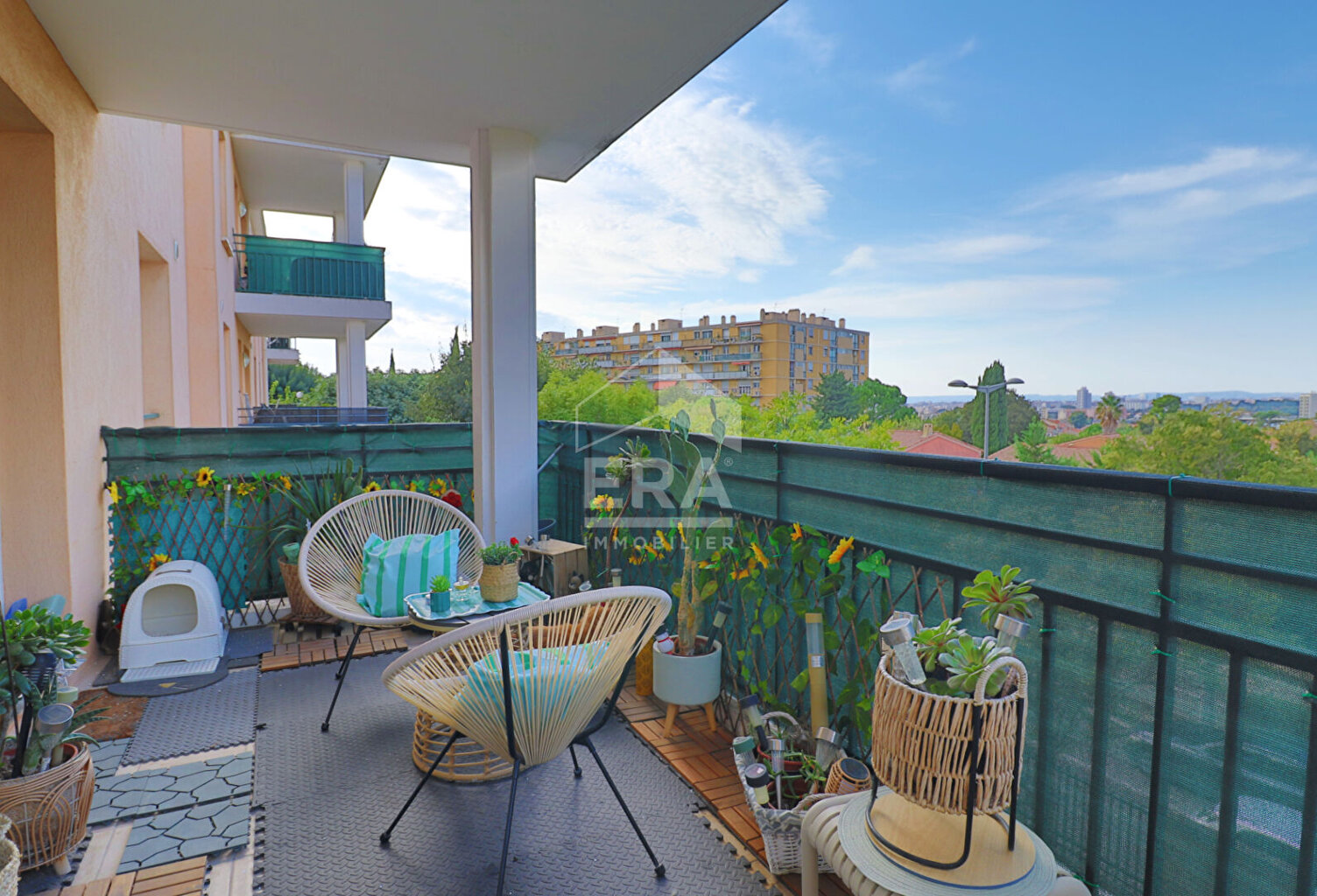 Appartement Marseille 2 pièces 42 m² rénové avec terrasse 11 m² vue dégagée  Saint-Loup / Saint-Tronc parking garage — photo 1