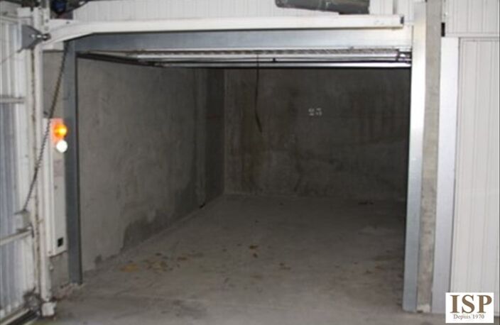GARAGE LE PUY STE REPARADE - 14.5 m2 — photo 3