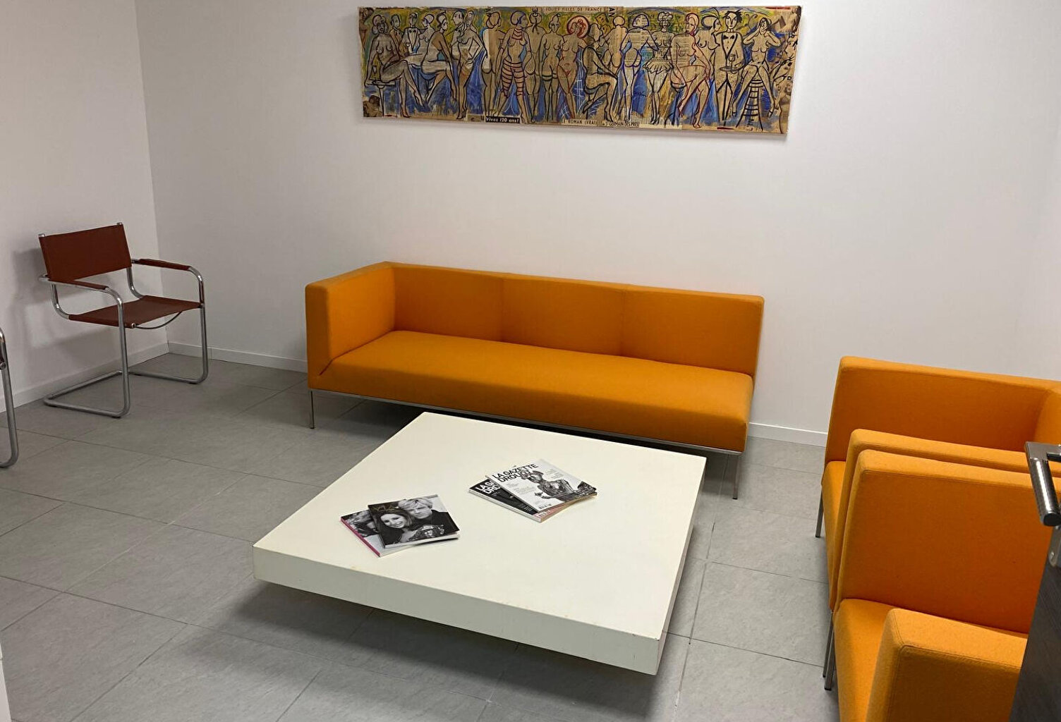 BUREAUX 108M² EGUILLES - PARKING 275 000 — photo 1