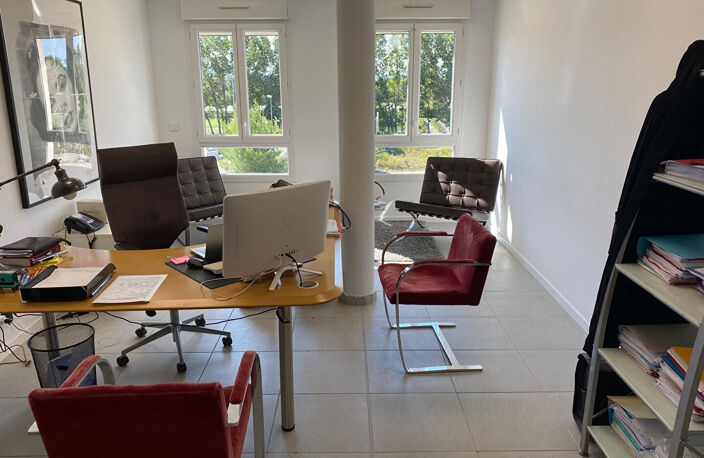 BUREAUX 108M² EGUILLES - PARKING 275 000 — photo 2