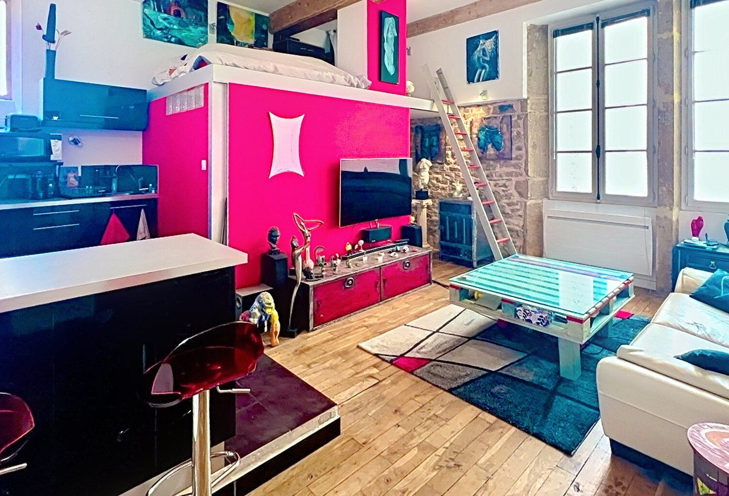 LYON 1 - SECTEUR TERREAUX / HÔTEL DE VILLE - T2 DE 53 M² AVEC MEZZANINE, AU CALME D'UNE TRABOULE — photo 1