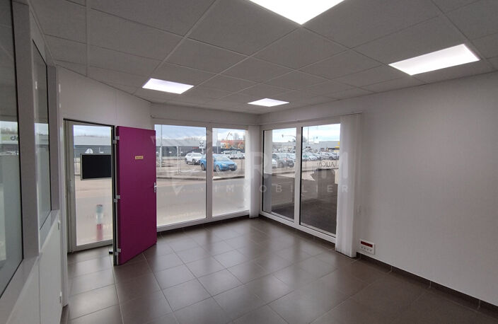 AUXERRE - 30-32 AVENUE JEAN MERMOZ - PLEINE VISIBILITE - BUREAUX  DE 112M² — photo 4