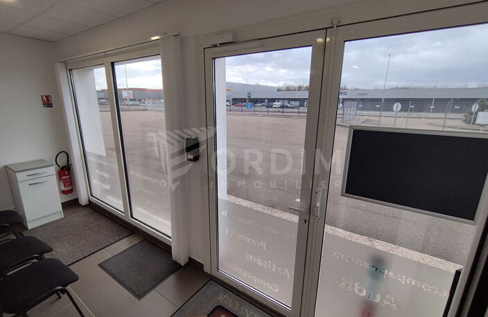 AUXERRE - 30-32 AVENUE JEAN MERMOZ - PLEINE VISIBILITE - BUREAUX  DE 112M² — photo 5