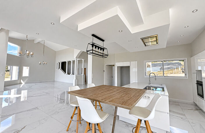 Maison contemporaine T5 de 238 m² avec garage sur un terrain de 5 000 m² — photo 3