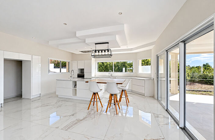 Maison contemporaine T5 de 238 m² avec garage sur un terrain de 5 000 m² — photo 4