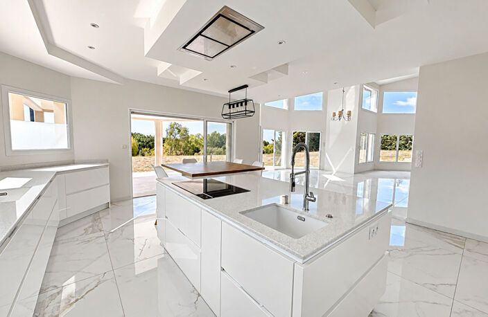 Maison contemporaine T5 de 238 m² avec garage sur un terrain de 5 000 m² — photo 5