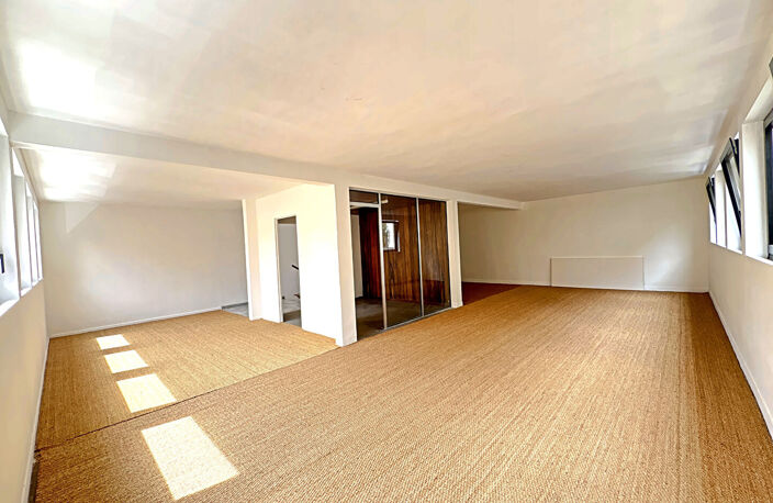 TOULOUSE - LES CHALETS - IMMEUBLE DE 242,10 M²  DE BUREAUX AVEC ROOFTOP. DE 93,40 M² — photo 2