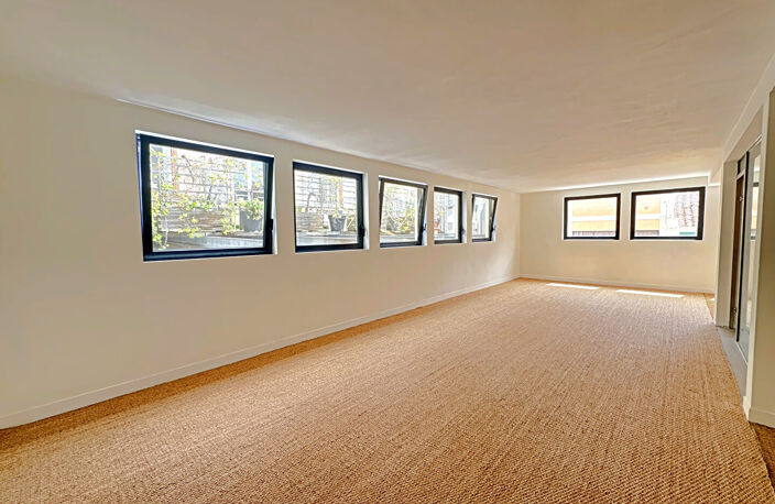 TOULOUSE - LES CHALETS - IMMEUBLE DE 242,10 M²  DE BUREAUX AVEC ROOFTOP. DE 93,40 M² — photo 3