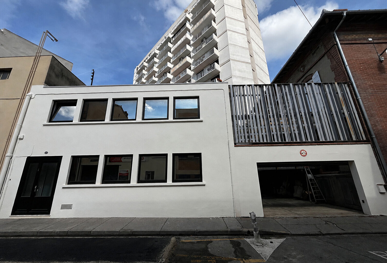 TOULOUSE - LES CHALETS - IMMEUBLE DE 242,10 M²  DE BUREAUX OU  D'HABITATION AVEC ROOFTOP. DE 93,40 M² — photo 1