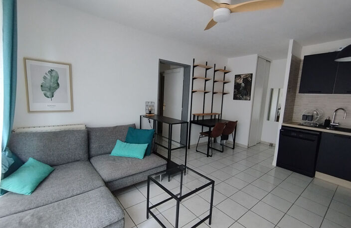 T2 Meublé avec place de stationnement 13400 Aubagne — photo 2