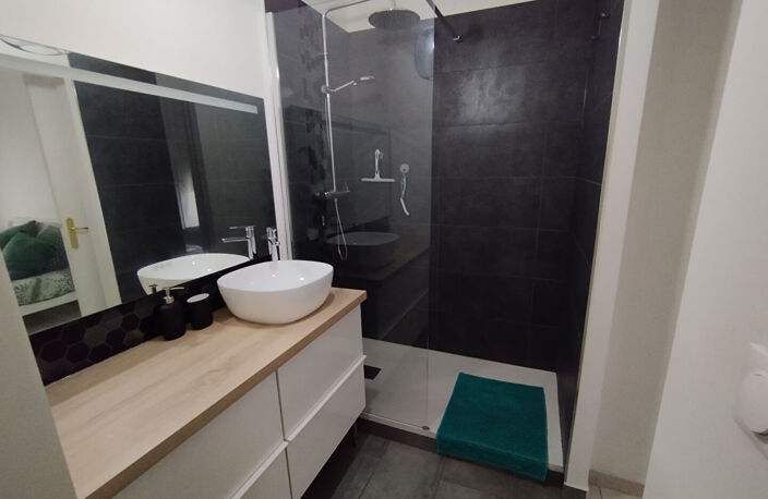 T2 Meublé avec place de stationnement 13400 Aubagne — photo 3