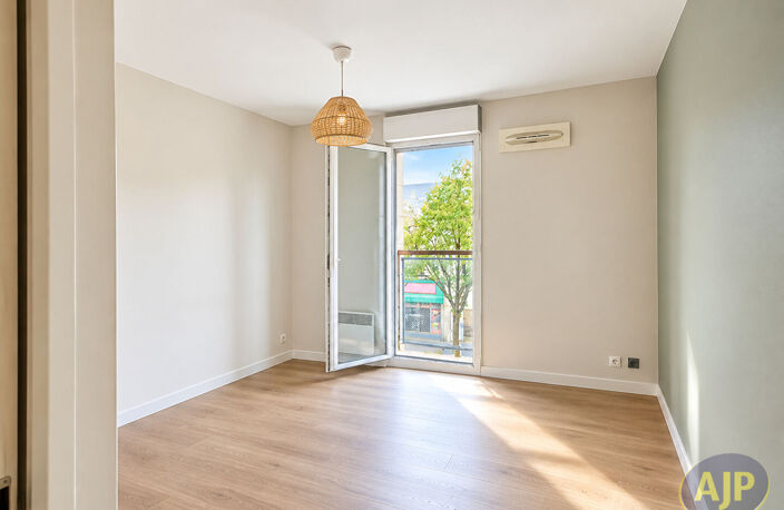 NANTES SAINT-FÉLIX T2 DE 45 M² À RAFRAÎCHIR BEAU POTENTIEL — photo 4
