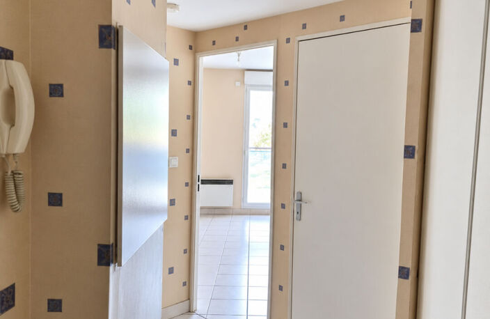 NANTES SAINT-FÉLIX T2 DE 45 M² À RAFRAÎCHIR BEAU POTENTIEL — photo 5