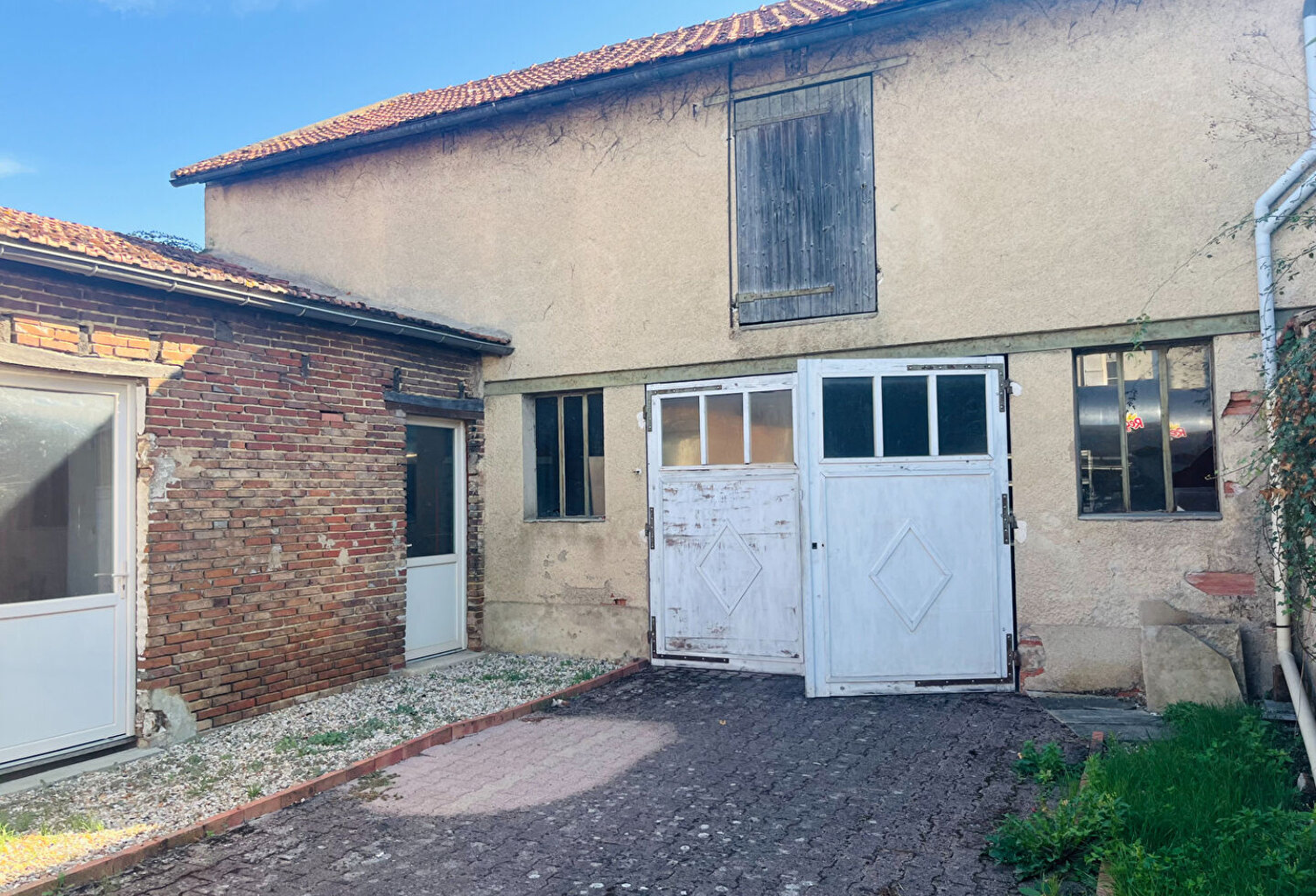 Très proche Auxerre atelier-garage — photo 1