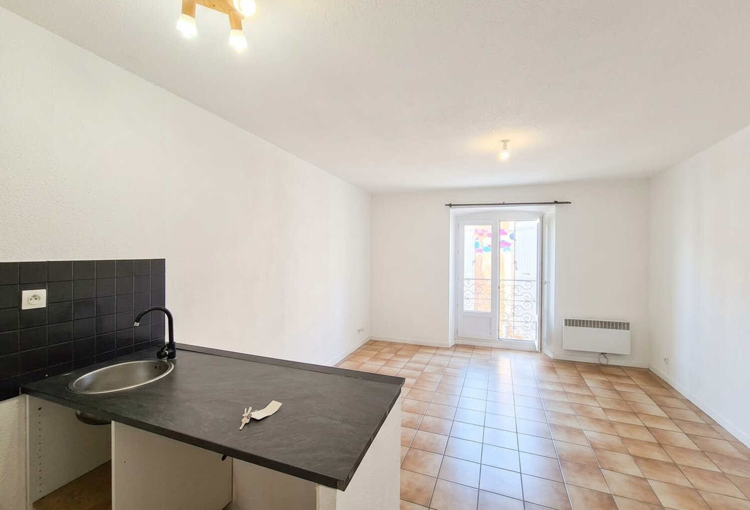 A VENDRE APPARTEMENT DE TYPE 2 DANS LE CENTRE DE MARTIGUES — photo 1
