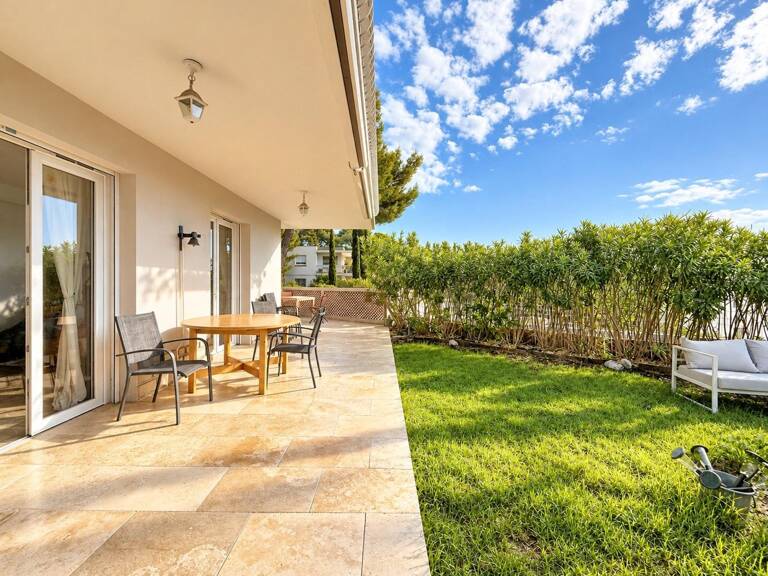 EXCLUSIVITÉ  SANARY-SUR-MER  APPARTEMENT T3 EN REZ-DE-JARDIN À 10 MINUTES À PIED DU PORT — photo 1