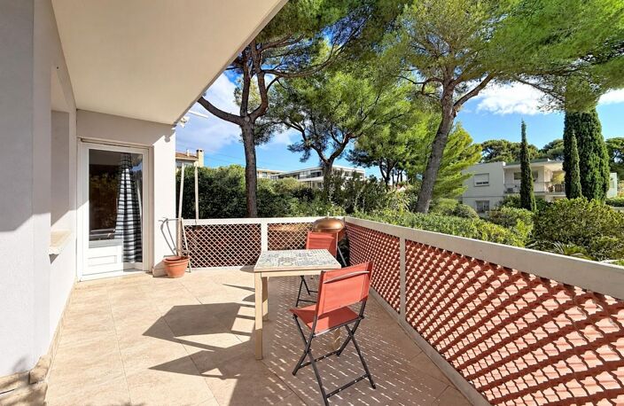 EXCLUSIVITÉ  SANARY-SUR-MER  APPARTEMENT T3 EN REZ-DE-JARDIN À 10 MINUTES À PIED DU PORT — photo 2