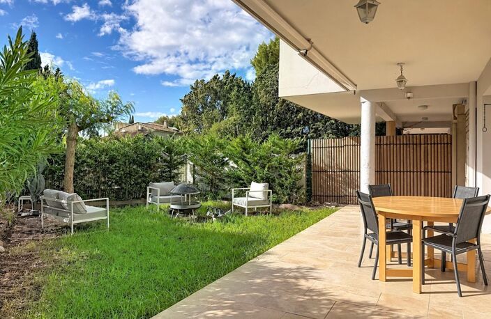 EXCLUSIVITÉ  SANARY-SUR-MER  APPARTEMENT T3 EN REZ-DE-JARDIN À 10 MINUTES À PIED DU PORT — photo 3