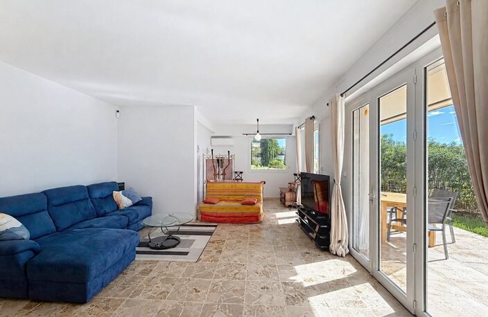 EXCLUSIVITÉ  SANARY-SUR-MER  APPARTEMENT T3 EN REZ-DE-JARDIN À 10 MINUTES À PIED DU PORT — photo 4
