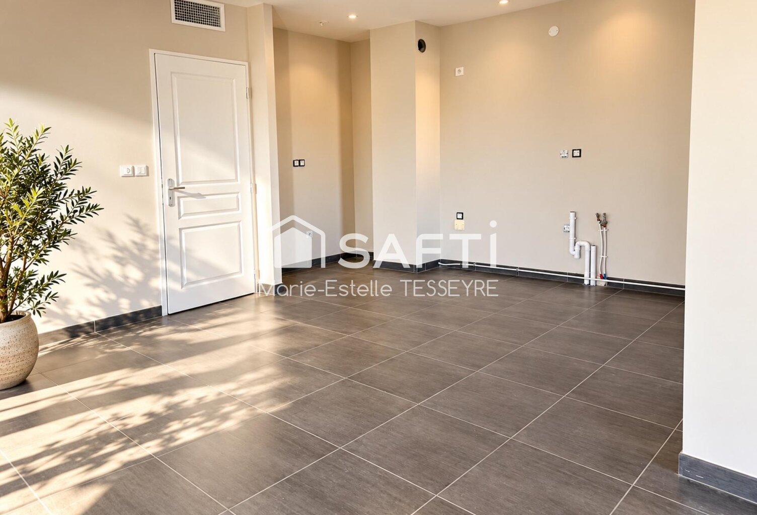 APPARTEMENT  CLIMATISE T3 EN REZ-DE-JARDIN  TERRASSE EXCEPTIONNELLE  3 PARKINGS  ACCÈS PRIVATIF — photo 1