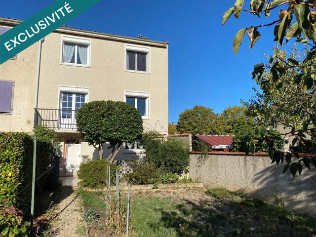 Maison de ville avec garage et jardin attenant — photo du bien