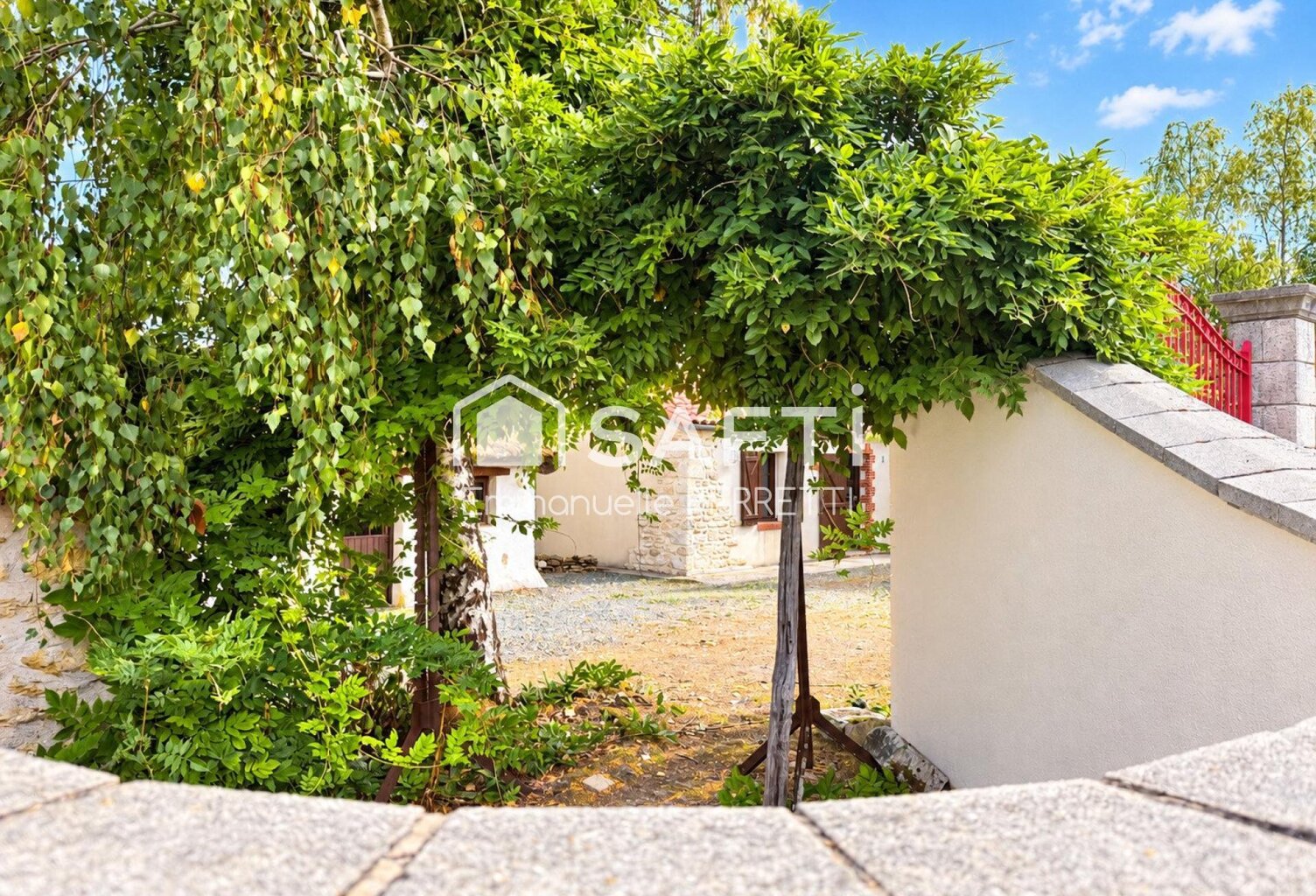 ENSEMBLE IMMOBILIER MAISON, BOURRINE, ET GRANGE 250M2 — photo 1