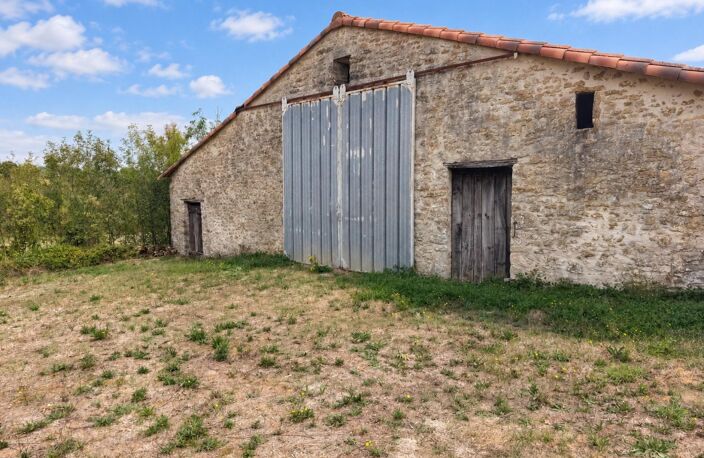ENSEMBLE IMMOBILIER MAISON, BOURRINE, ET GRANGE 250M2 — photo 3