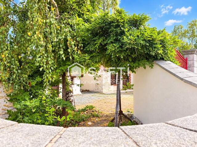 ENSEMBLE IMMOBILIER MAISON, BOURRINE, ET GRANGE 250M2 — photo du bien