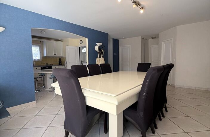 Maison familiale de plain-pied avec piscine — photo 4