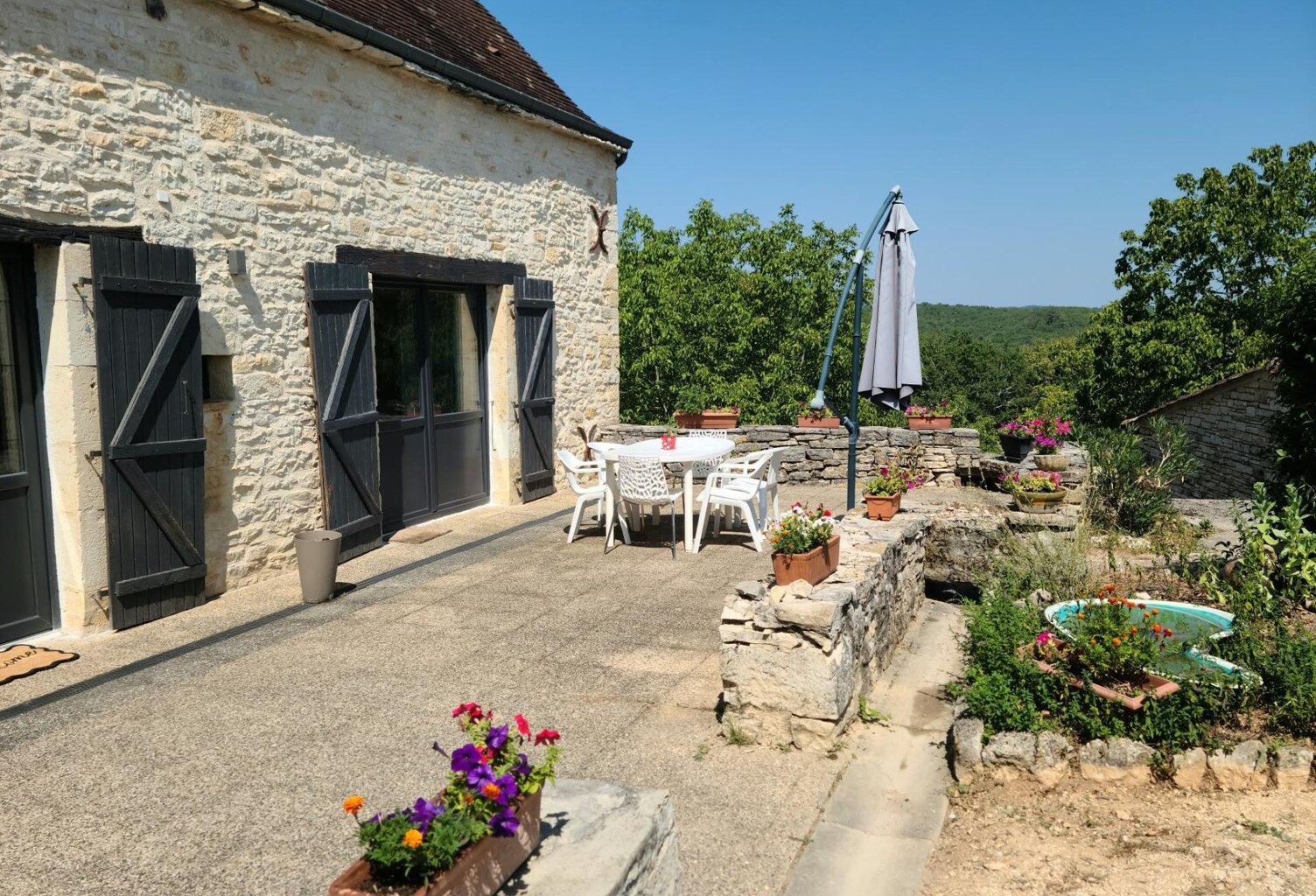 Belle maison en pierre avec vue dégagée — photo 1