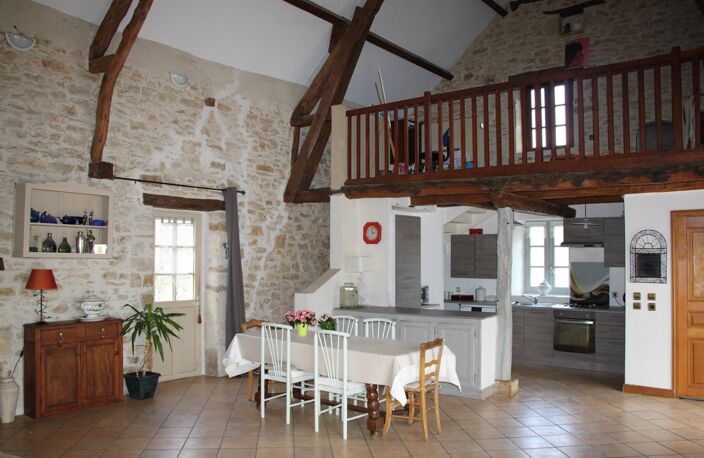 Belle maison en pierre avec vue dégagée — photo 4
