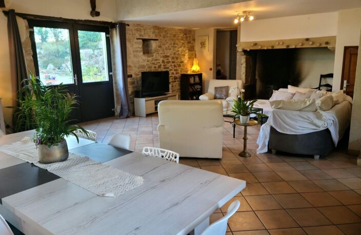 Belle maison en pierre avec vue dégagée — photo 5