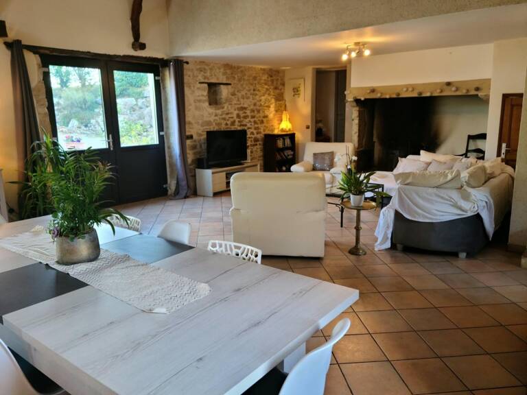 Belle maison en pierre avec vue dégagée — photo 1