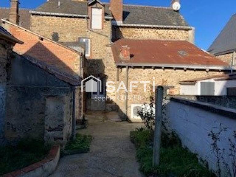 Maison de bourg a rafraichir , 3 chambres à l étages — photo 1