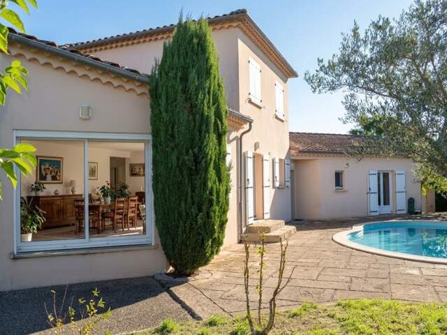 Maison 128 m2, piscine, jacuzzi, dépendance, forage — photo du bien