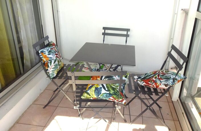 T2 meublé 44 m², résidence sécurisée, terrasse fermée — photo 2