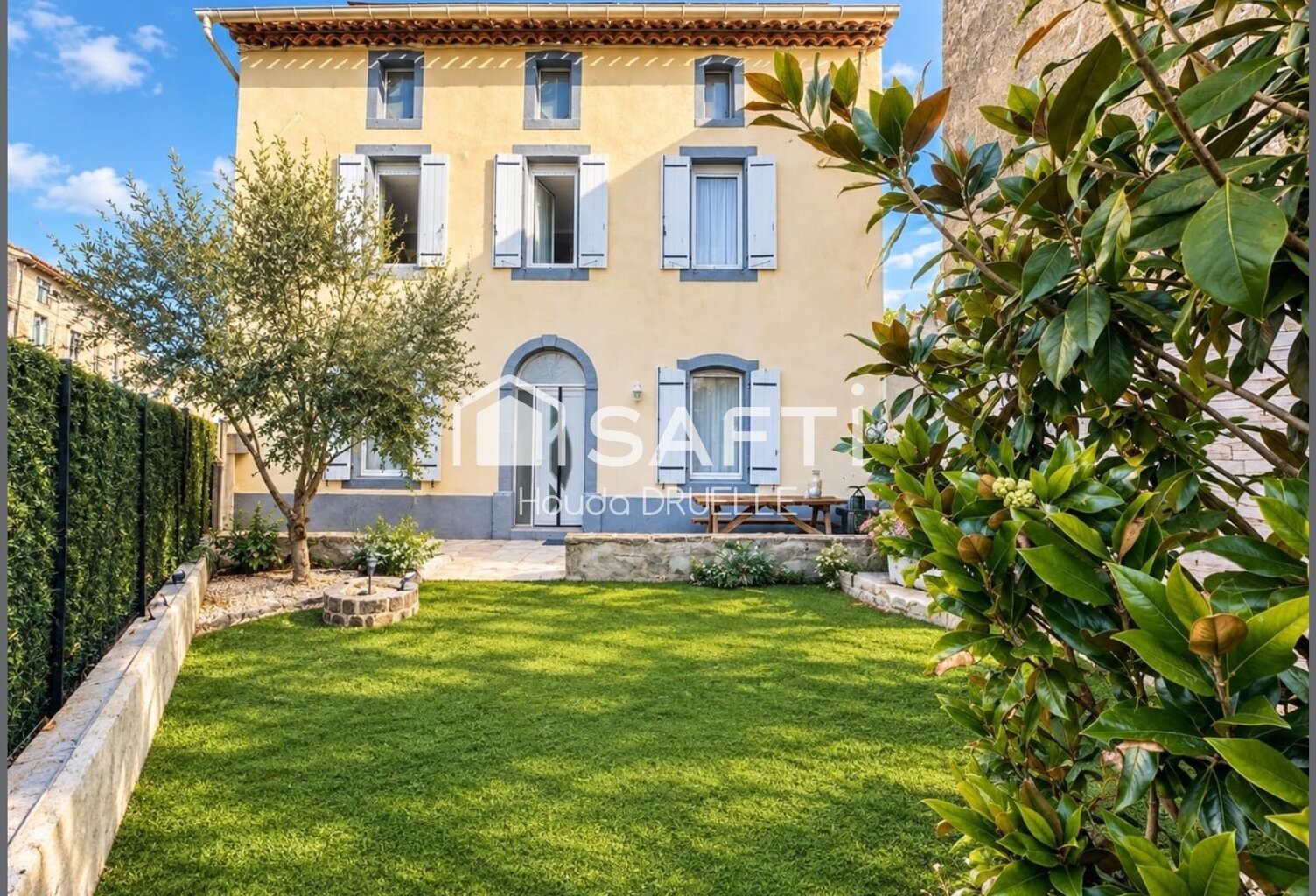 Maison atypique de 170 m² avec 3 cours, grenier aménageable et stationnement privatif — photo 1