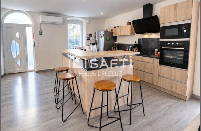 Maison atypique de 170 m² avec 3 cours, grenier aménageable et stationnement privatif — photo 2