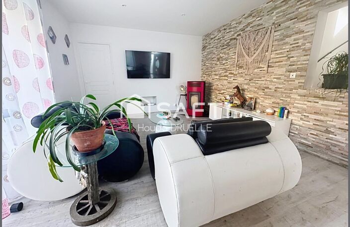 Maison atypique de 170 m² avec 3 cours, grenier aménageable et stationnement privatif — photo 3
